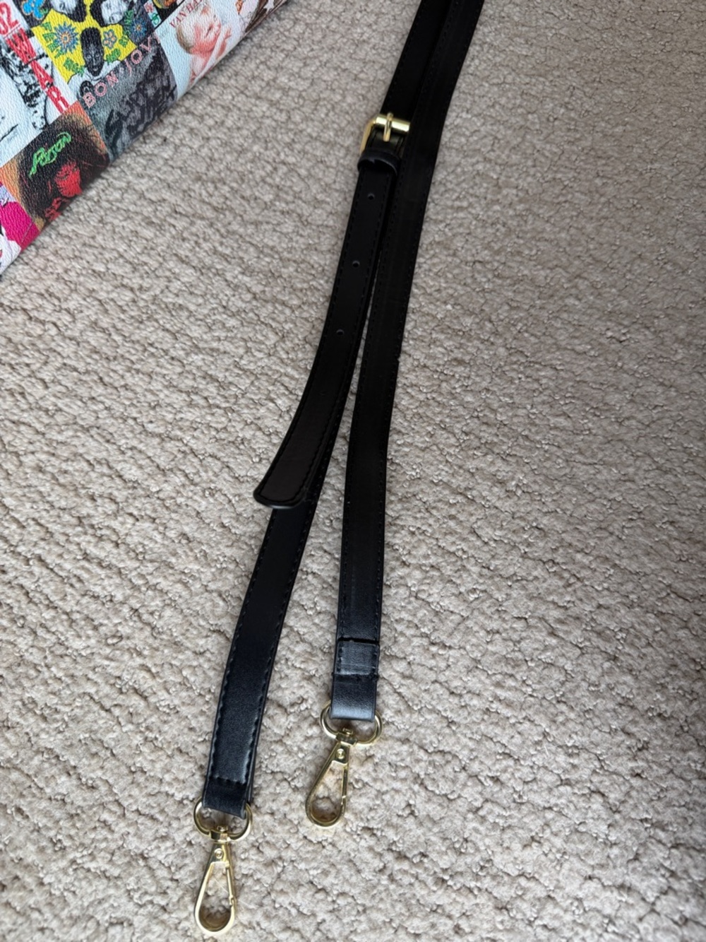 NEW multicolor 80s Albums themed Women’s Handbag w/ Black Handles/gold hardware. - Picture 11 of 11